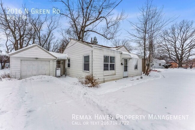 Building Photo - 2016 N Green Rd