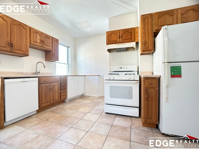 Building Photo - 80 Fairbanks St