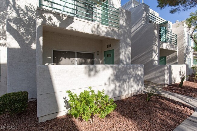 Building Photo - 7100 W Pirates Cove Rd