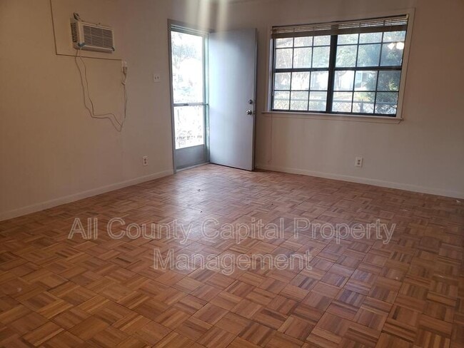 Building Photo - 609 Bissonet Ln