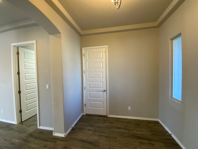 Building Photo - Recent Construction Luxury 4 Bedroom Home Available Near 528 / 550 in Rio Rancho!