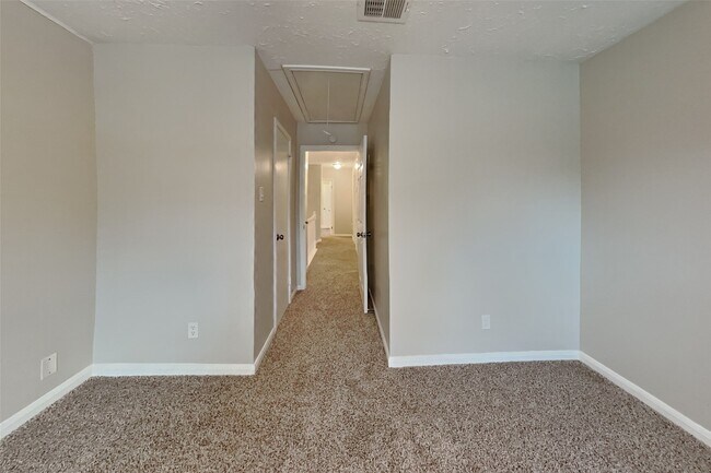 Building Photo - 3238 Three Pines Dr