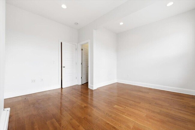 Building Photo - 202 Bowers St