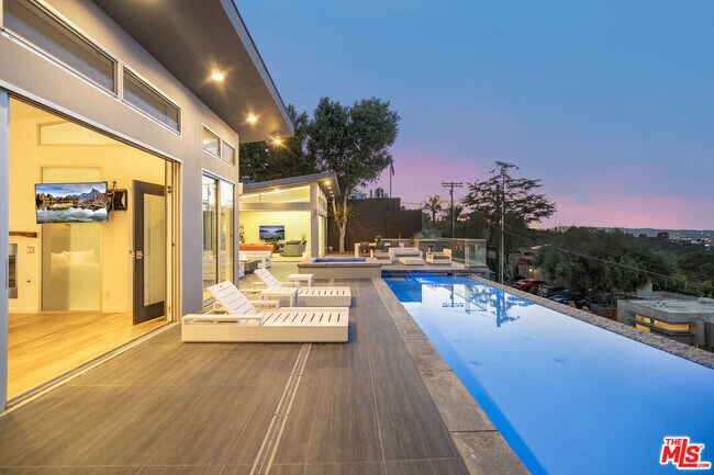 Building Photo - 7275 Mulholland Dr