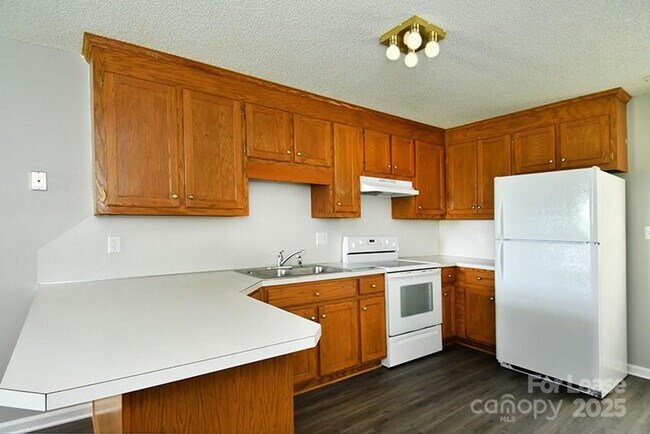 Building Photo - 150 Glen Gar Drive Professionally Managed ...