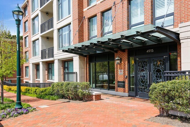 Building Photo - Gorgeous 2/2 with luxurious Lobby Level Condo in Hampden Row