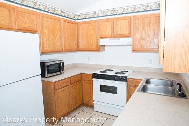 Building Photo - 2 br, 1 bath House - 401 RED MAPLE