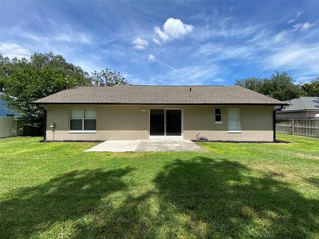 Building Photo - 1419 Spring Ridge Dr