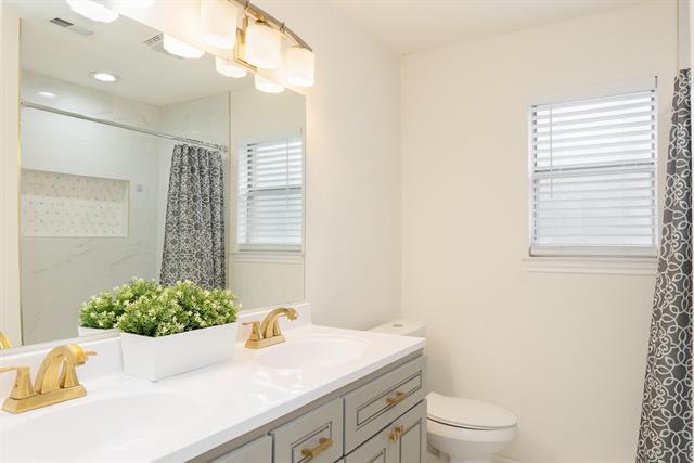 Building Photo - 215 Countryside Dr