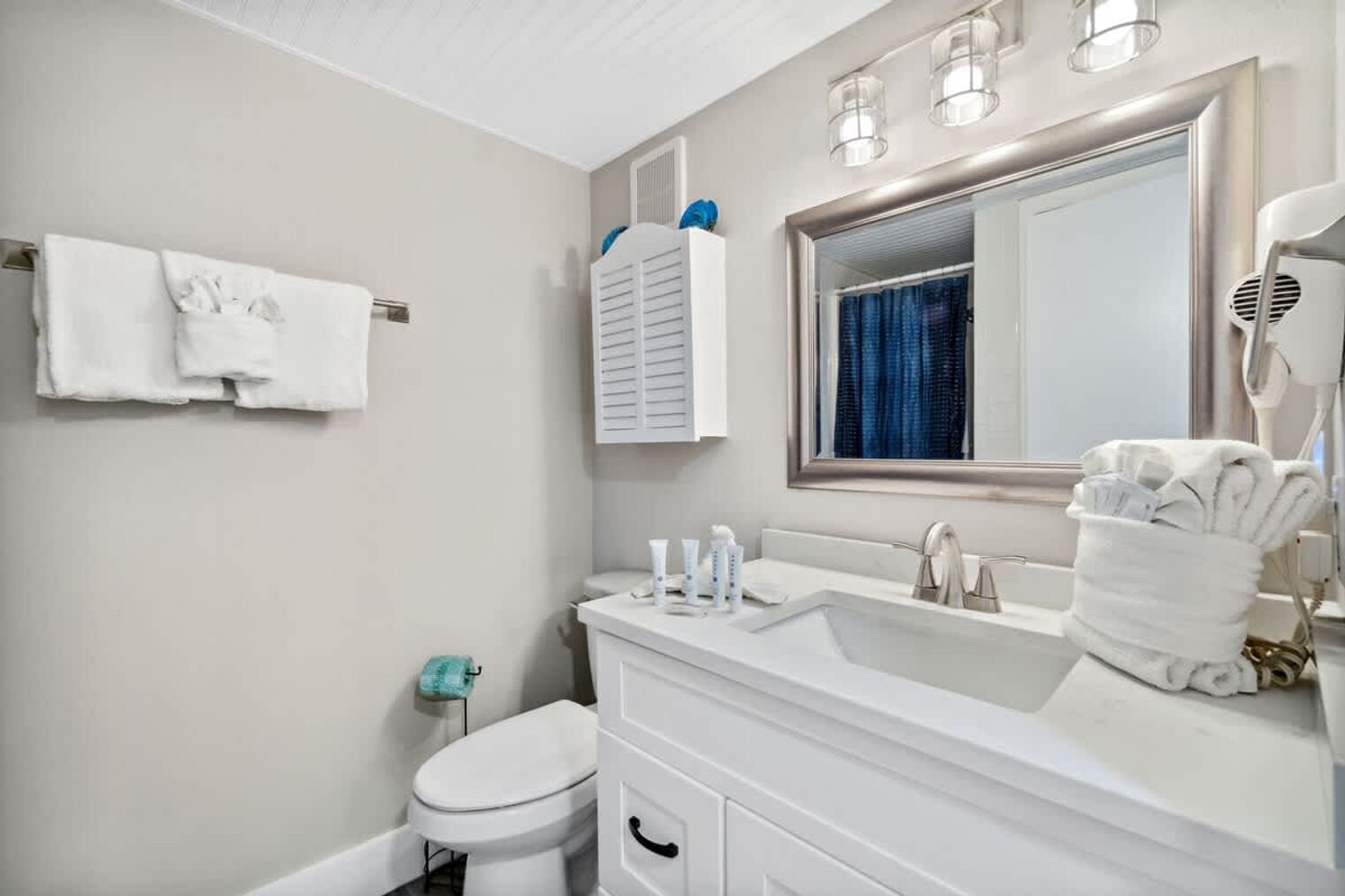 Building Photo - 8815 Thomas Dr