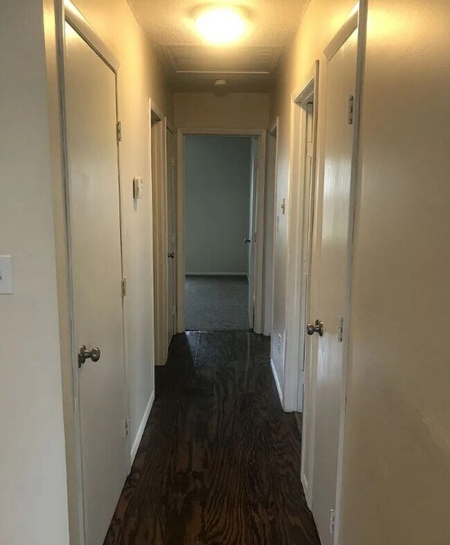 Building Photo - LEASING