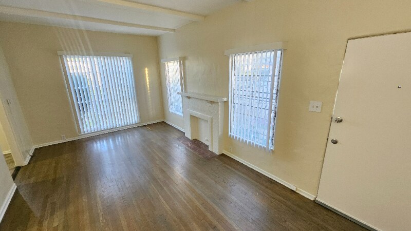 Building Photo - 519 N Gardner St