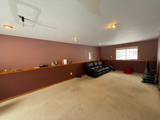 Building Photo - Spacious 5 Bedroom Home in Andover | Finished Walkout | 3-Car Garage