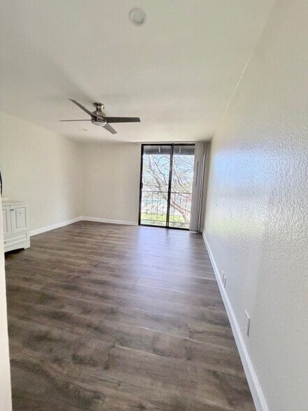 Building Photo - 1635 E Cypress St