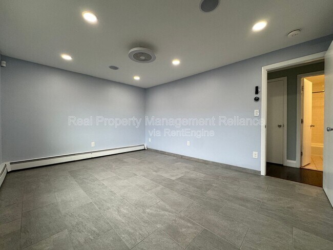 Building Photo - 50 Colonial Dr