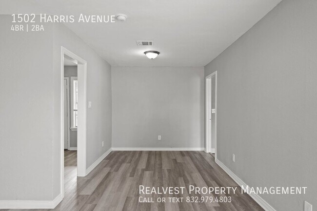 Building Photo - Freshly Remodeled 4-Bedroom, 2-Bathroom Ho...