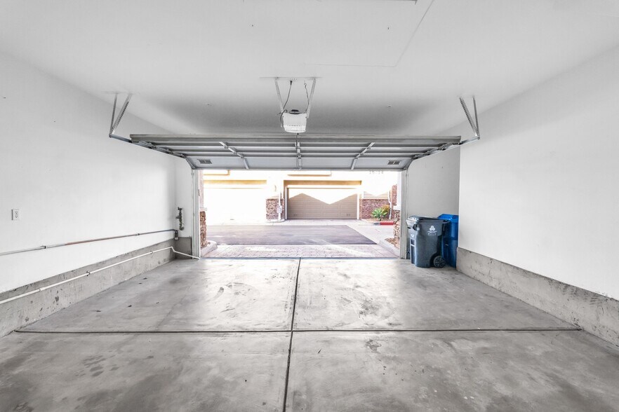 Building Photo - 16710 Nicklaus Dr
