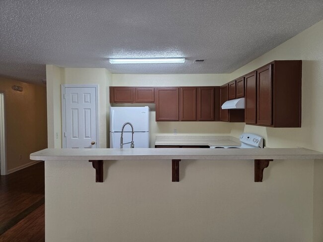 Building Photo - 1118 Towne Pk E Dr