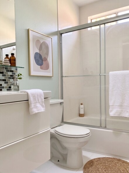 Bathroom - 177 Douglas St