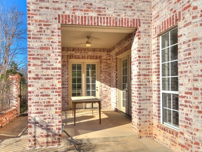 Building Photo - 1307 Brookside Dr