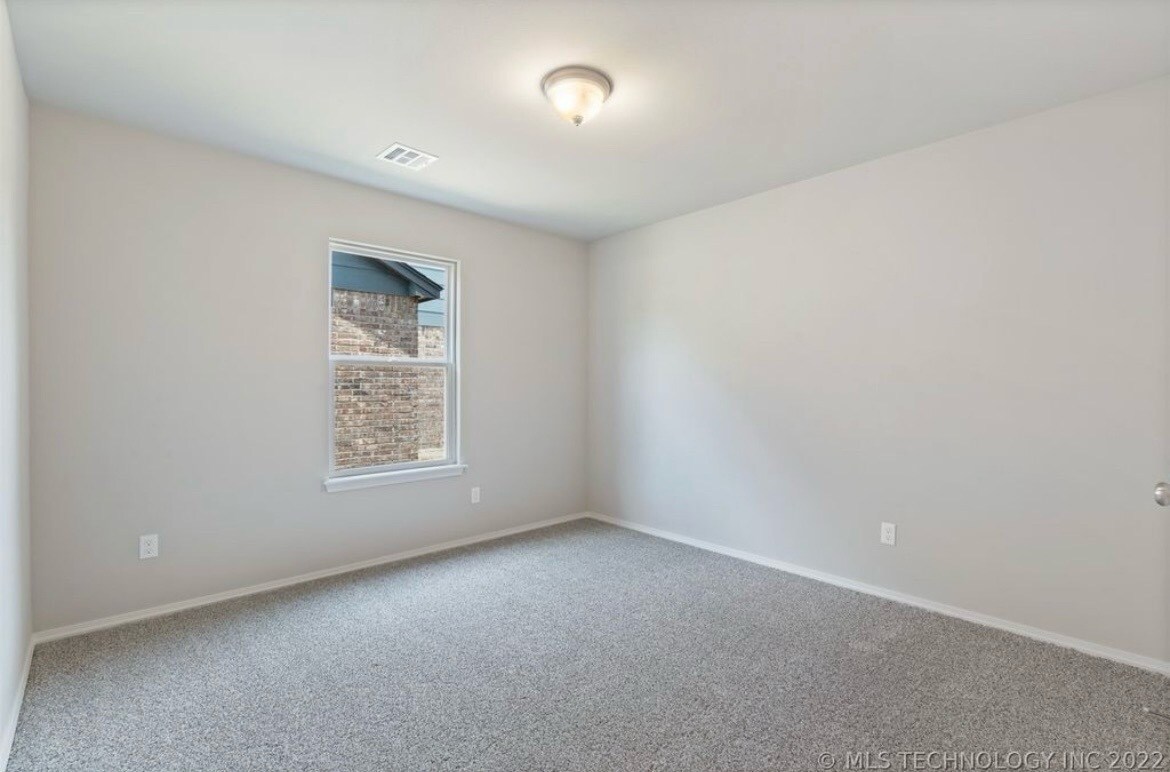 Building Photo - 3809 S 12th Pl