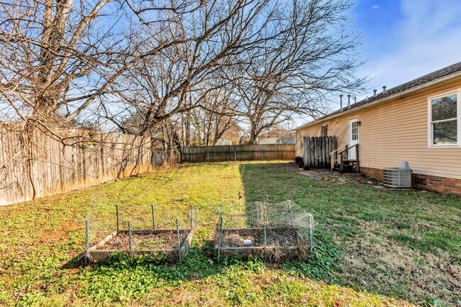 Building Photo - Affordable 2BR Ranch Duplex in N. Columbia — Move-In Special!