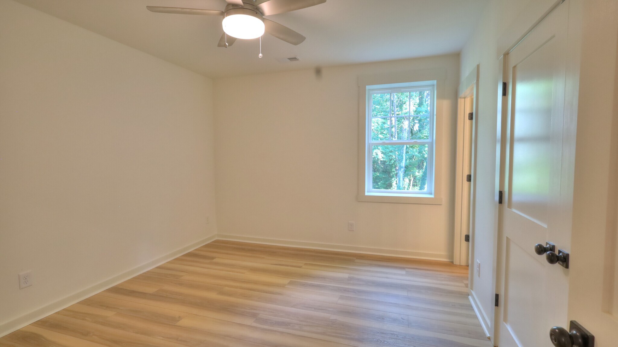 Building Photo - 345 W Stewart Ave