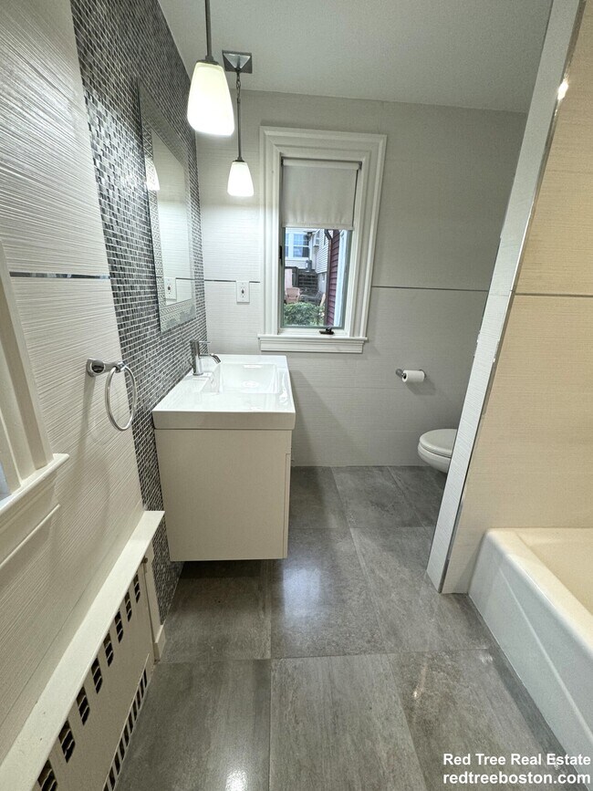 Building Photo - 46 Cerdan Ave