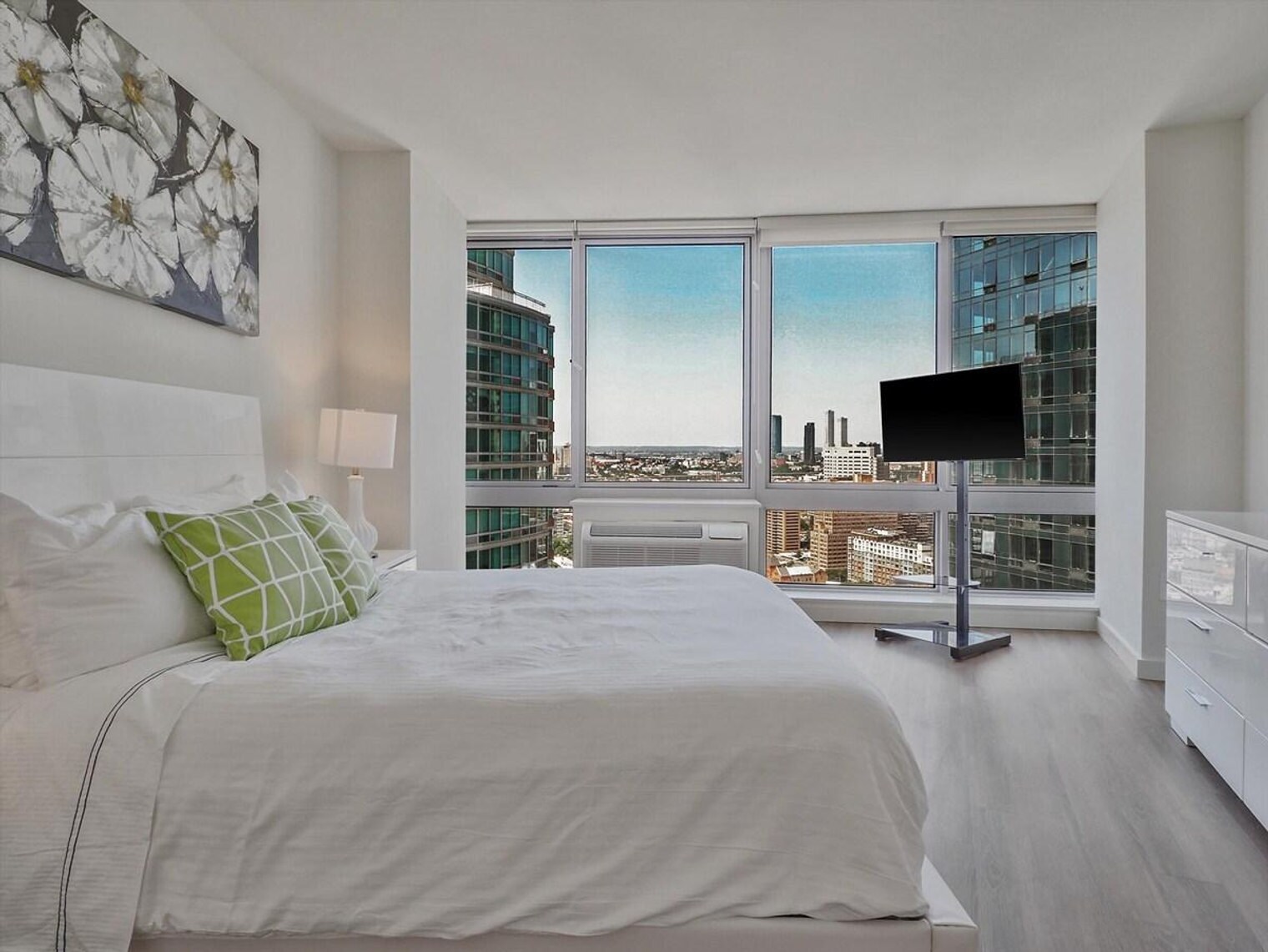 Building Photo - 33 Hudson St