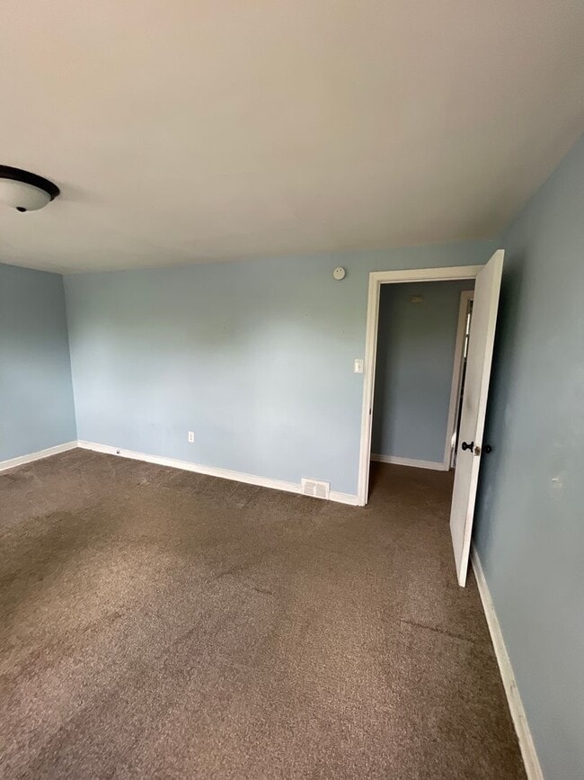 Building Photo - 2 bed 1.5 bath home in Pittsburgh Pa!