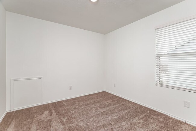 Building Photo - 129 Parish Ln