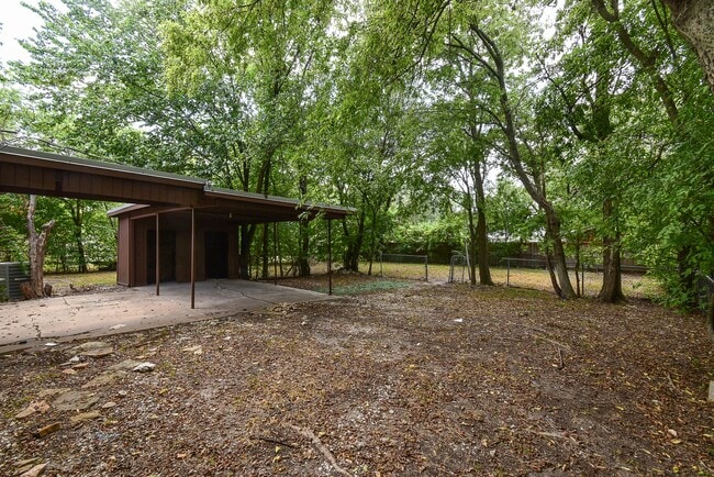Building Photo - 2517 Broadview- House