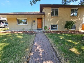 Building Photo - Stunning 4 bedroom 2 bath Virginia Village...