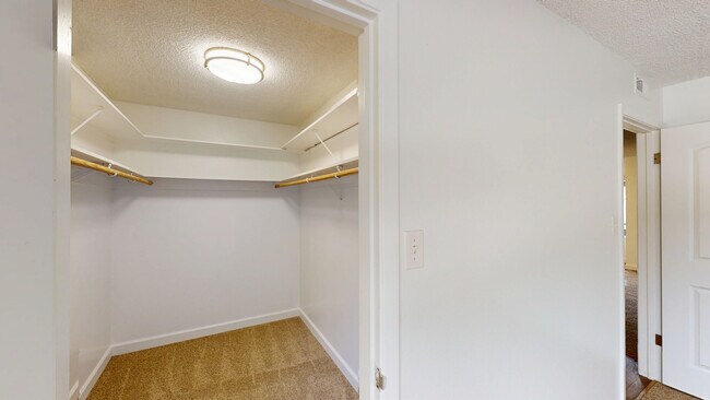 Building Photo - 827 Las Gallinas Ave