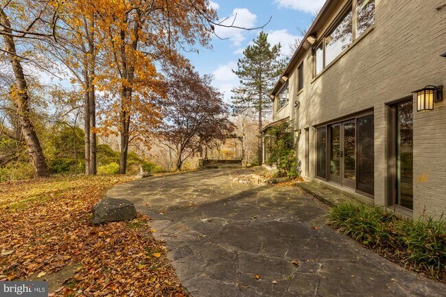 Building Photo - 1434 Kirby Rd