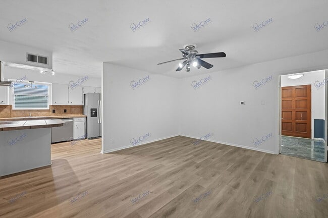 Building Photo - 705 Scottsdale Dr