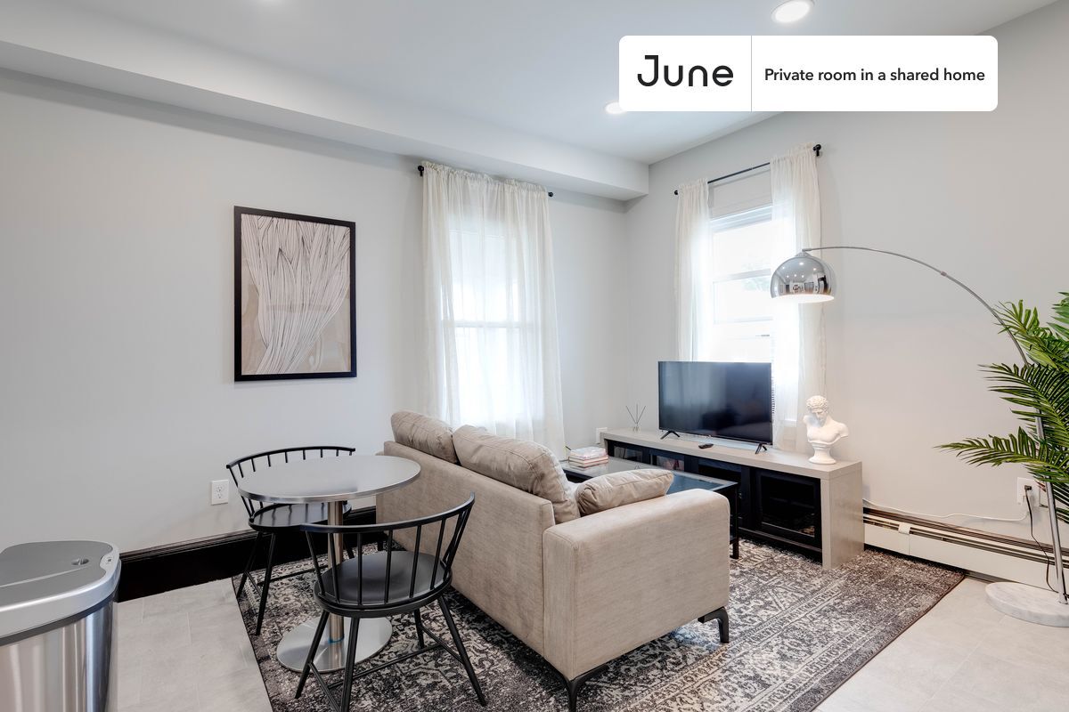 Building Photo - Room in Shared 4 bed/1.5 bath home in South Boston