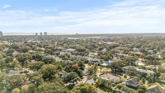 Building Photo - 4102 W Sevilla St