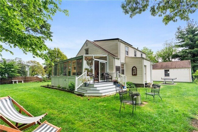 Building Photo - 27 1/2 Doro Pl