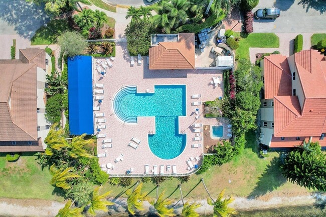 Building Photo - 6555 Via Regina