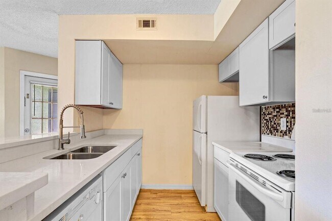 Building Photo - 413 Fountainhead Cir