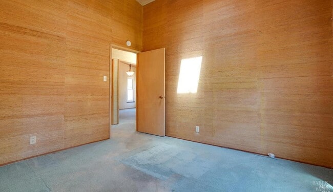 Building Photo - 3 Oak Grove Way