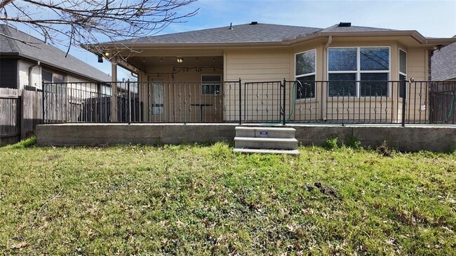 Building Photo - 11124 Friendship Dr