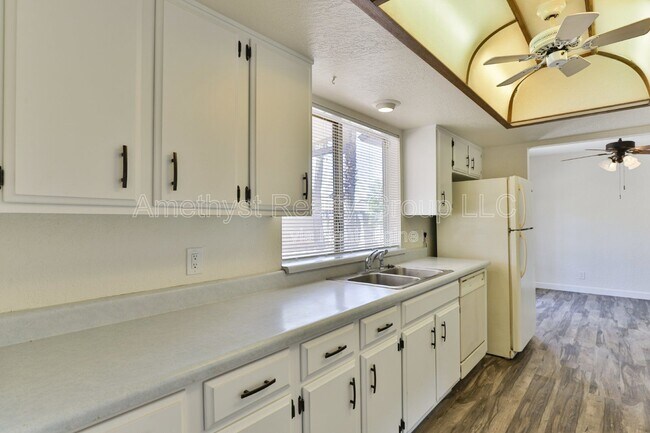 Building Photo - 4419 W Shaw Butte Dr