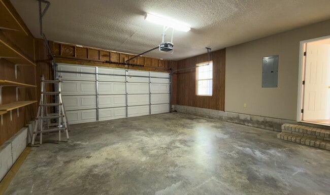 Building Photo - 642 Aspen St