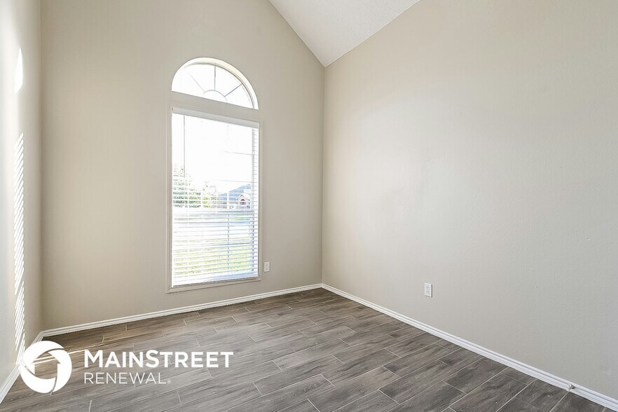 Building Photo - 1536 Montreal Ln