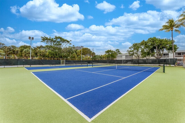 Building Photo - 6485 Bay Club Dr