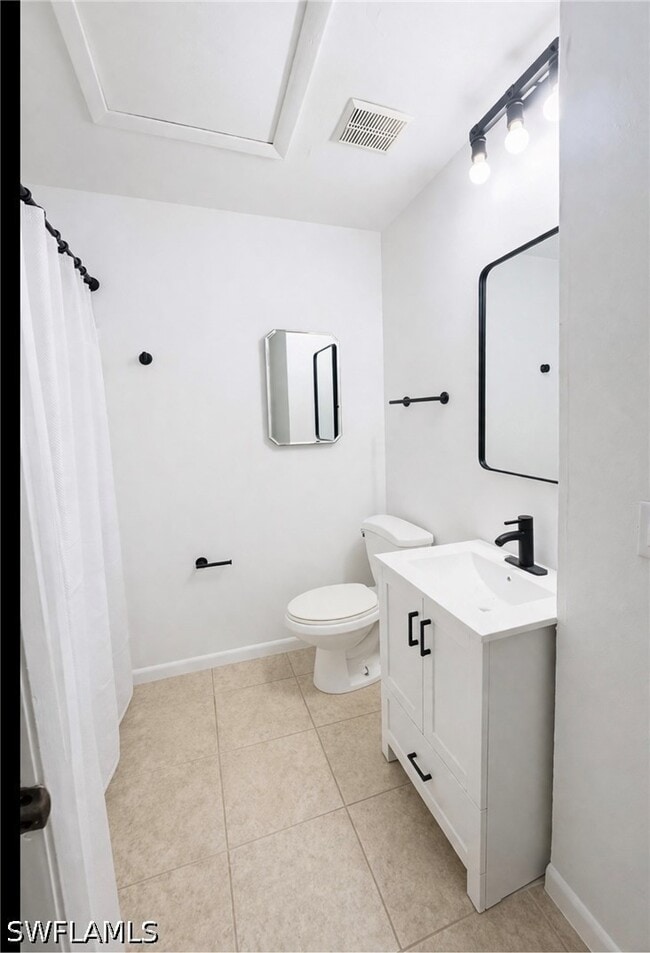 Building Photo - 5424 16th Pl SW