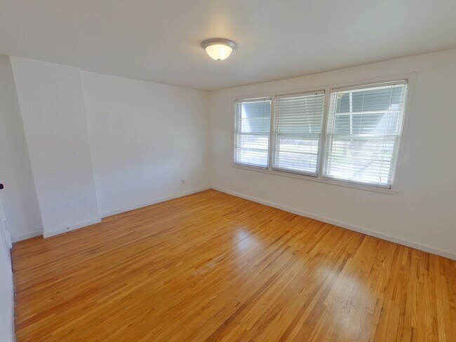 Building Photo - 401 N Harding Ave