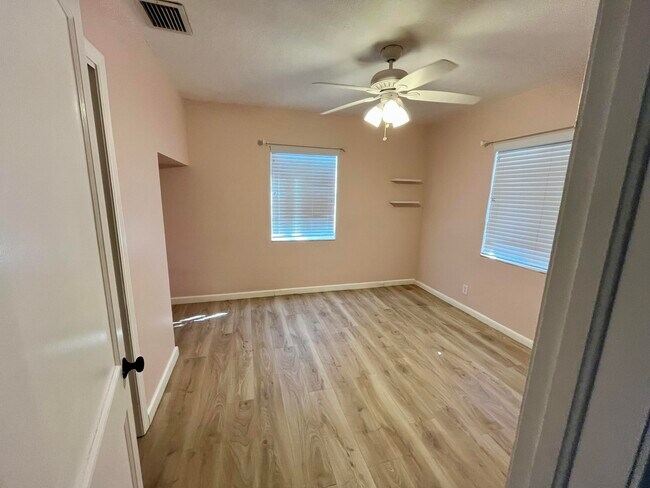 Building Photo - 146 Euclid Blvd